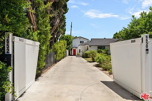 6652 Orion Ave Photo 1