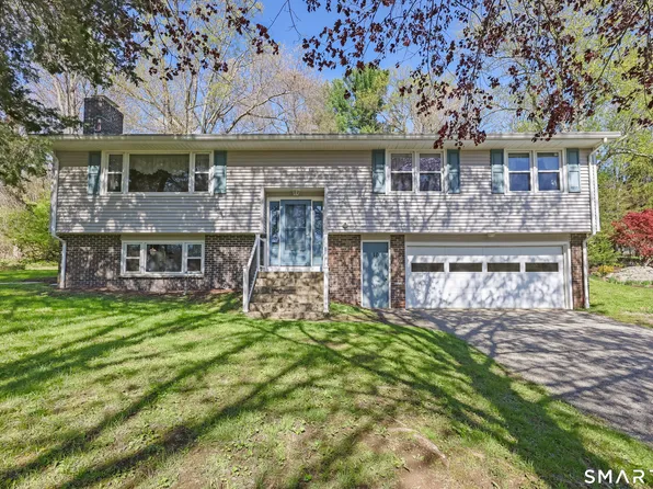 10 Fieldstone Lane, New Milford, CT 06776