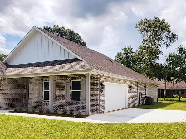 9816 Ala Moana Pl, Diamondhead, MS 39525