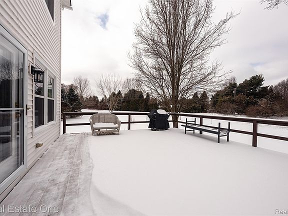 4th image of 9410 Maple Run Ct