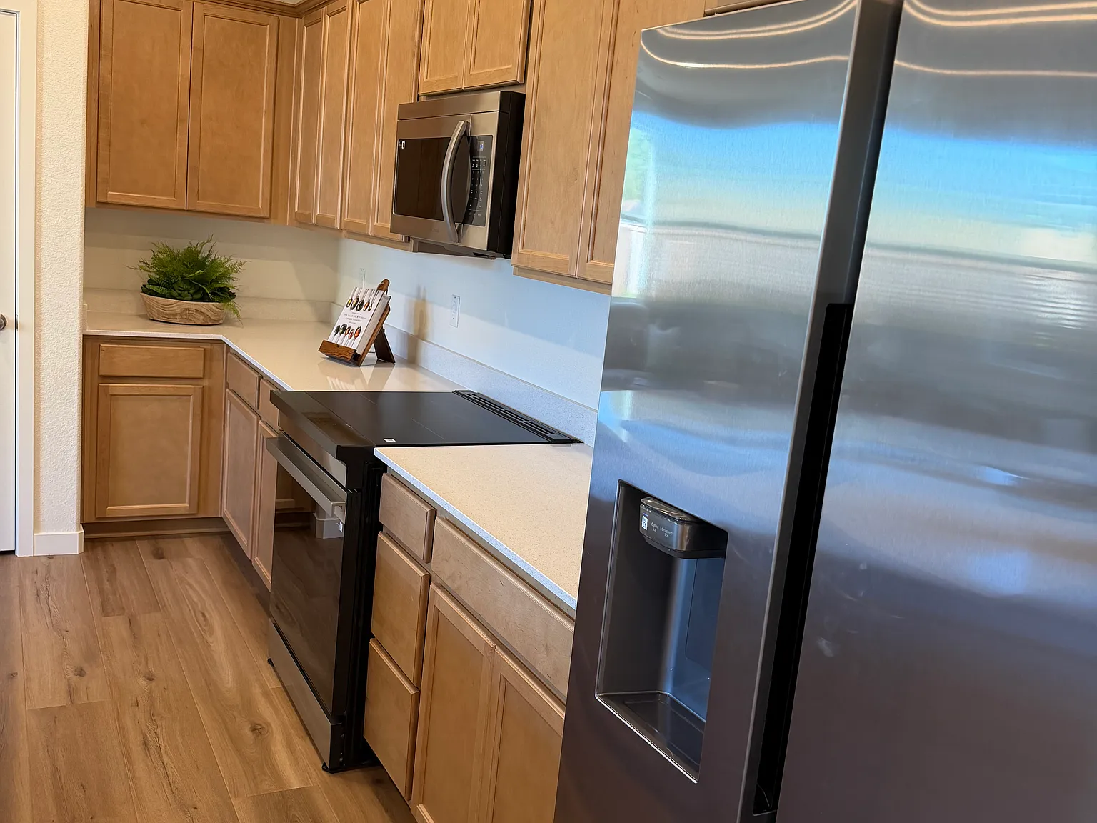 3 bed, 1565 sqft, $3,250 — Photo 3