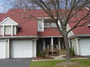 3 Petersburg Ct, Oak Ridge, NJ 07438