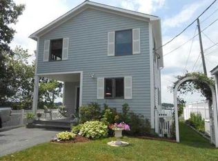 414 Riverside Dr, Tiverton, RI 02878