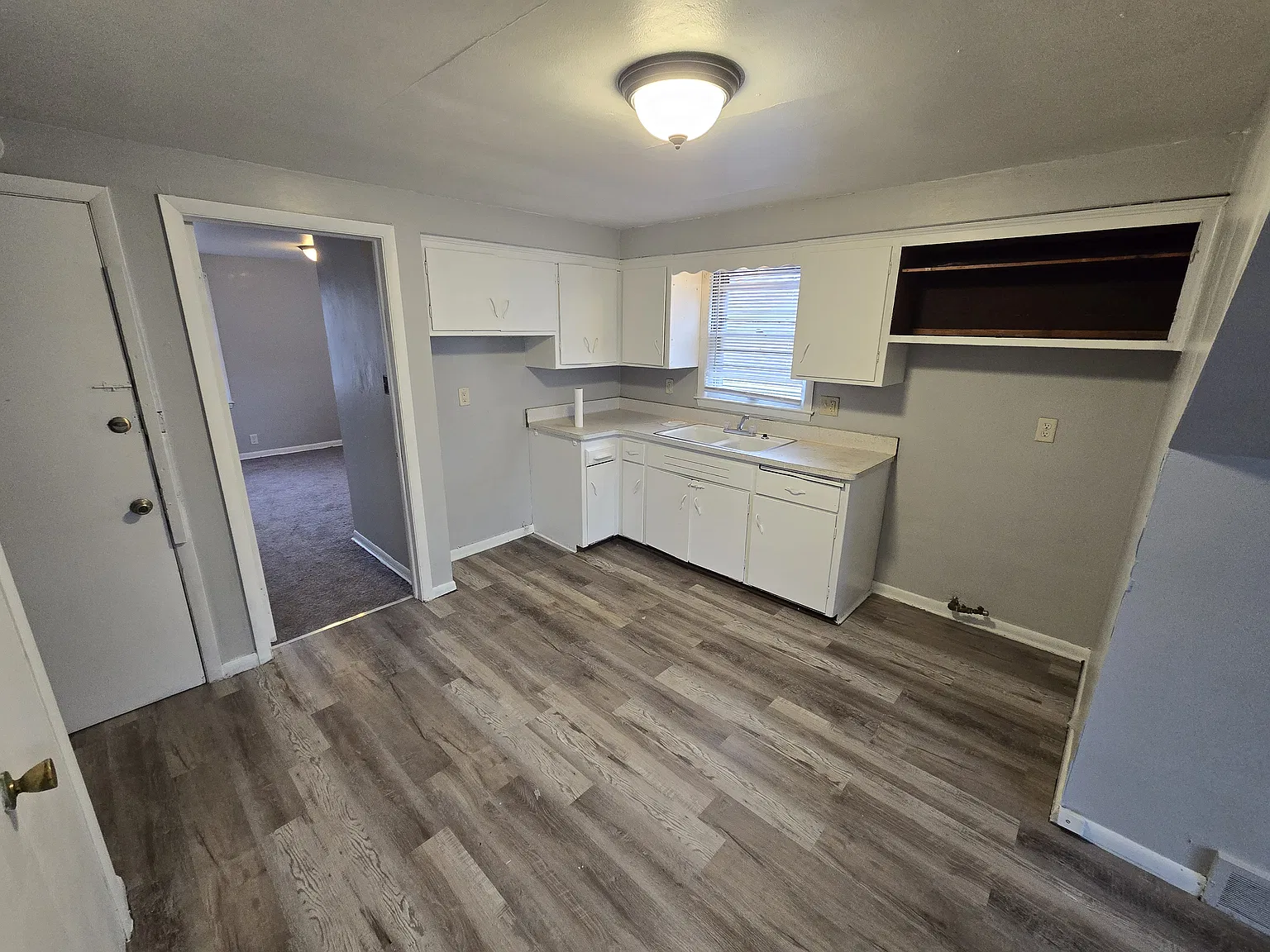 2 bed, $1,000 — Photo 2