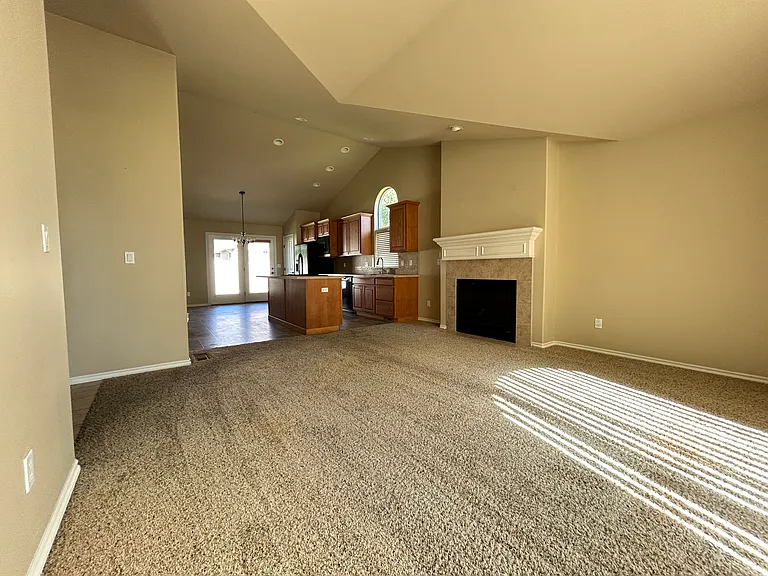 1018 S 88th Ave — Photo 3