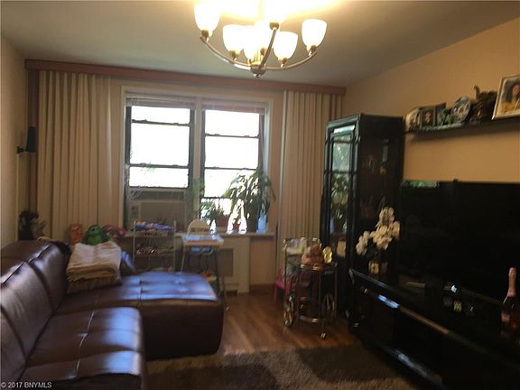 3rd image of 2555 Batchelder St APT 3D