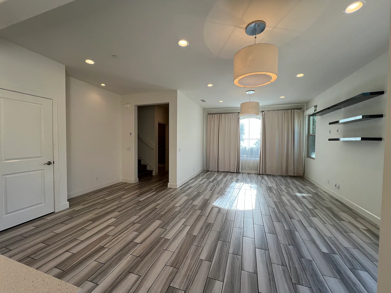 3 bed, 3.5 bath, 1862 sqft, $4,900 — Photo 2