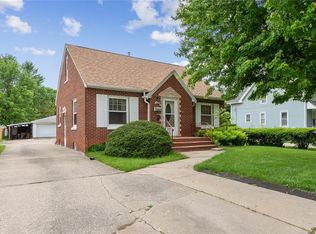 277 24th Ave SW, Cedar Rapids, IA 52404