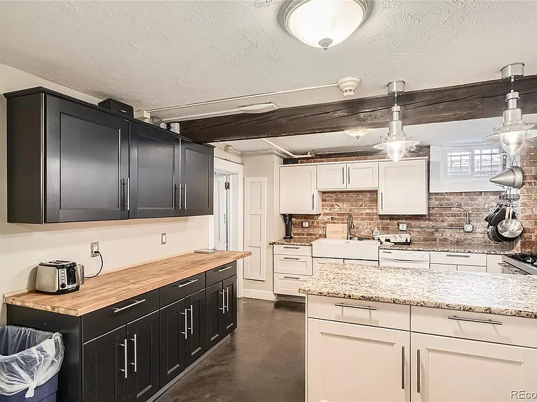 940 N Logan St — Photo 18