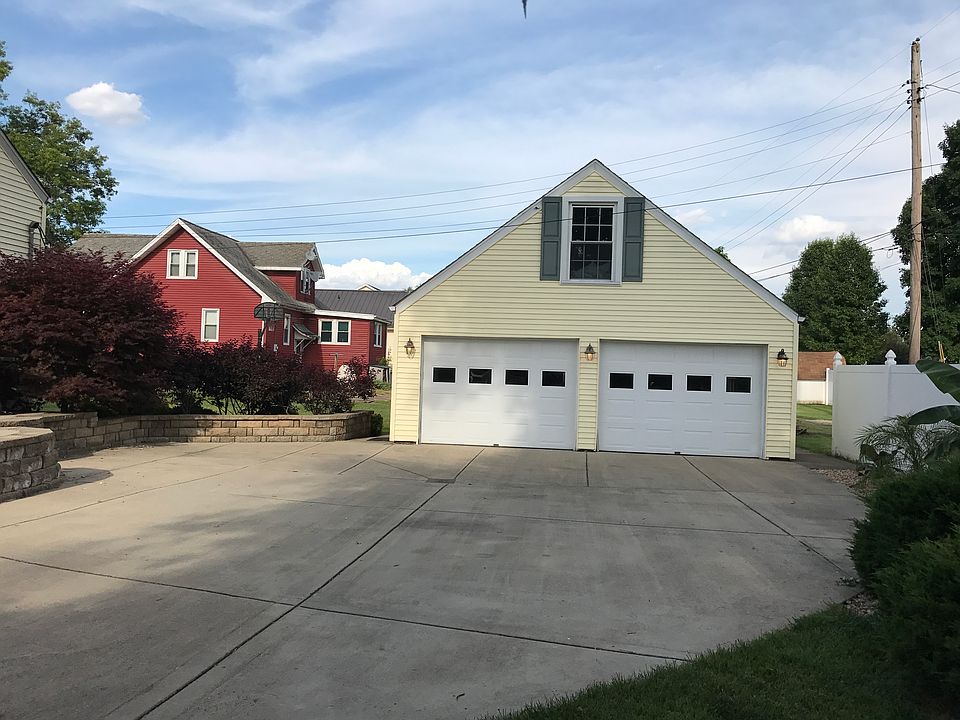 2nd image of 325 S Park Dr