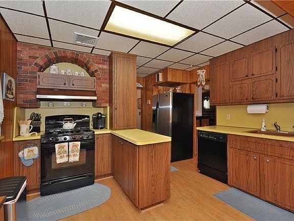 5th image of 127 Central Ave