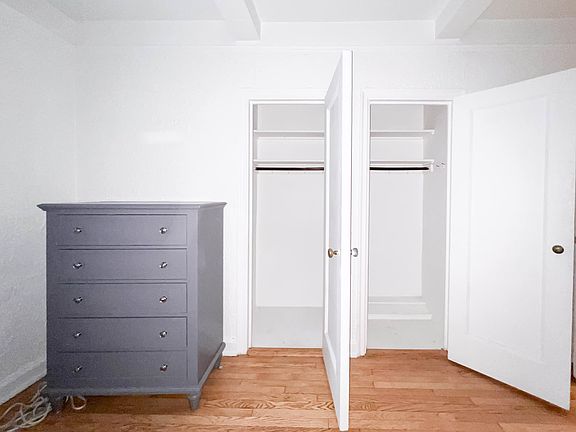 5th image of 211 E 35th St APT 5C
