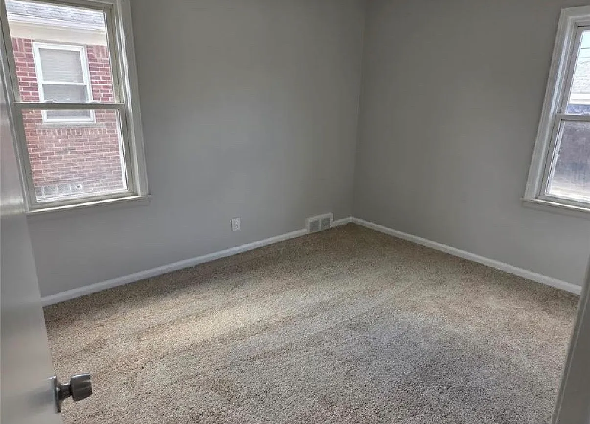 3 bed, 1954 sqft, $2,100 — Photo 3