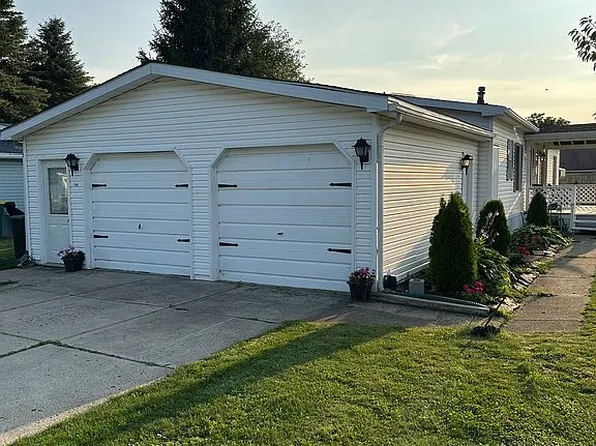 148 Golden Pond Est, Akron, NY 14001