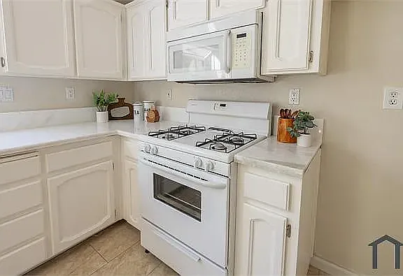 8940 Redwater Dr — Photo 12