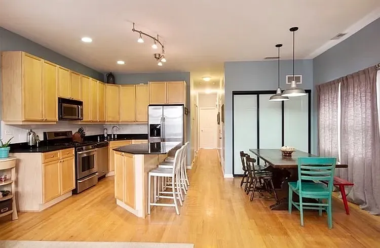 1639 N Oakley Ave #2 — Photo 4