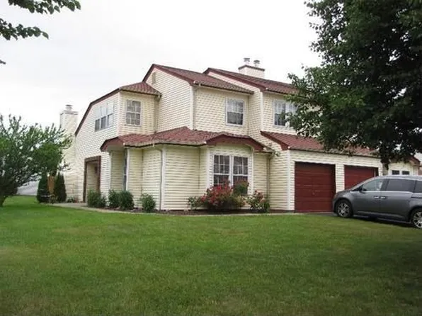 15 Braddock Ct, Coram, NY 11727