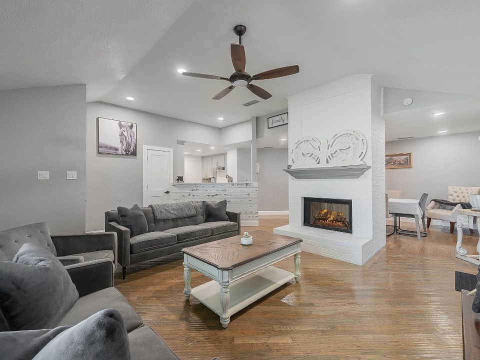 1st image of 224 Lantana Dr