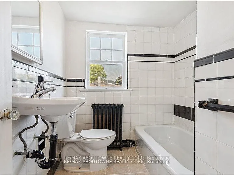 133 N Service Rd E #6 — Photo 18