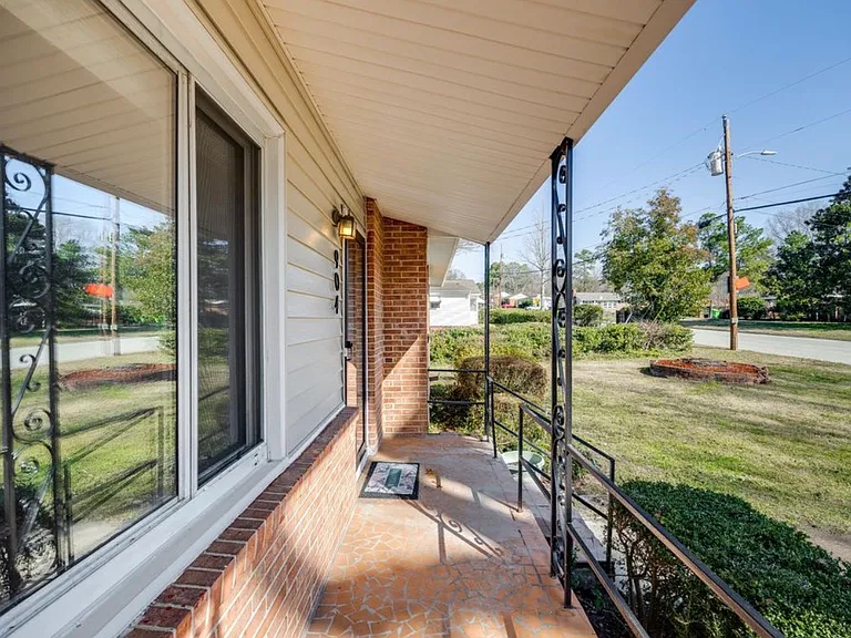 904 Beverly Dr — Photo 18