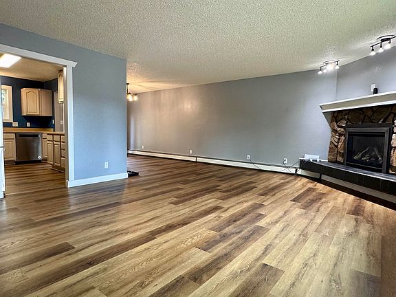 5th image of 82 Pepperdine Dr
