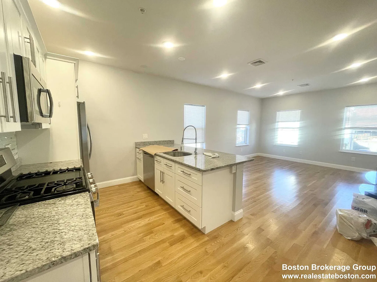 3 bed, $3,000 — Photo 2