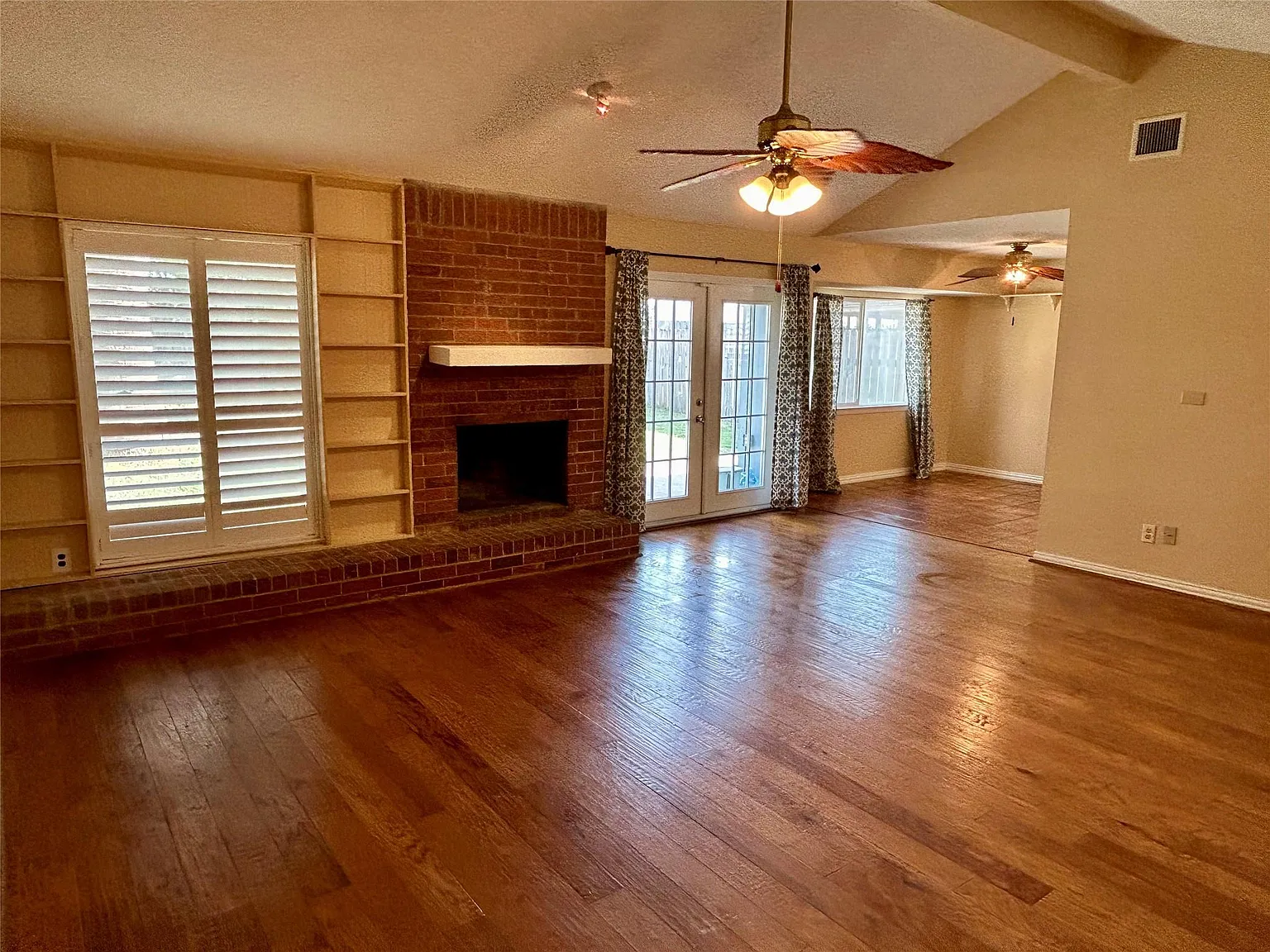 4 bed, 2.0 bath, 1666 sqft, $1,900 — Photo 3