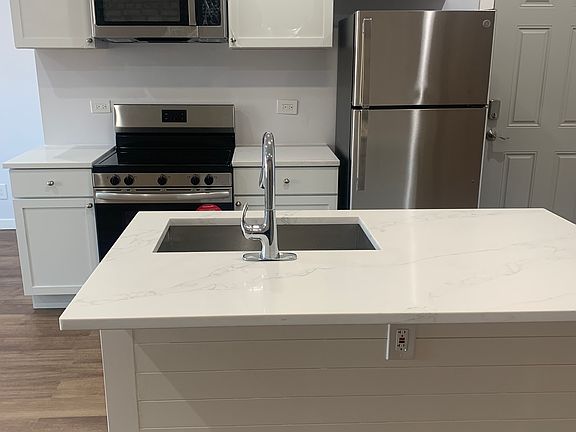 3rd image of 3409 W Fulton Blvd #2