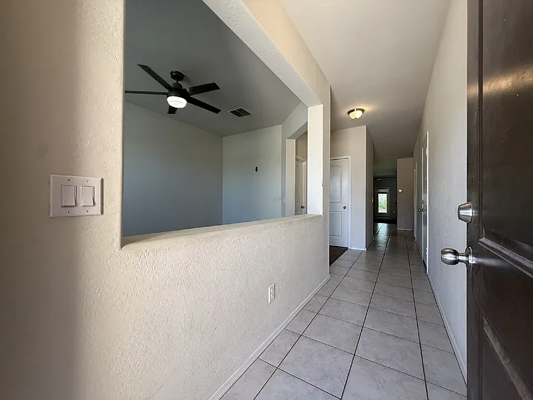 30187 W Avalon Dr — Photo 3