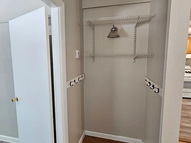 514 Hanover St — Photo 15
