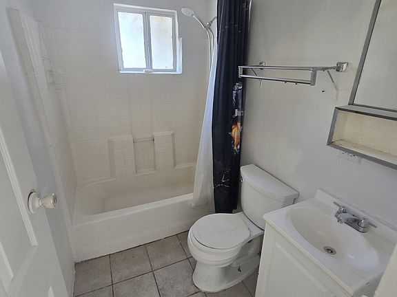 4th image of 4137 E Garfield St