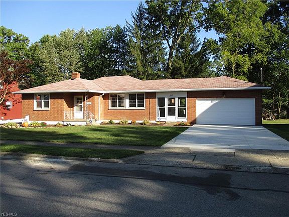 2nd image of 445 Grove Ave