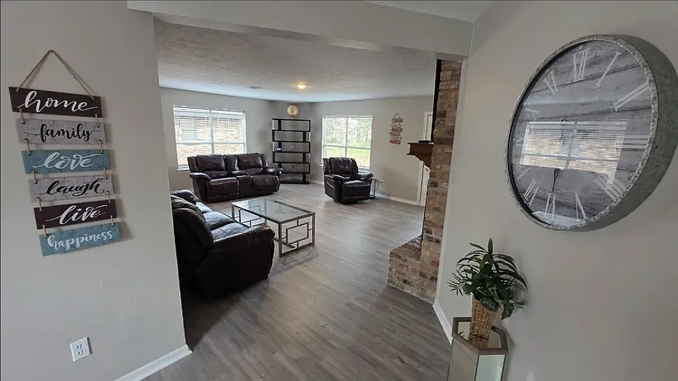712 Snead Ct — Photo 1