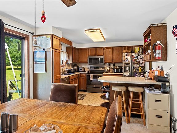 4th image of 455 White Ave