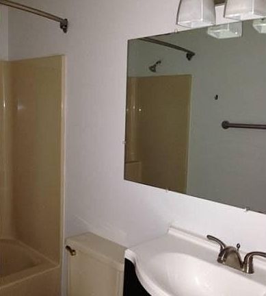 4th image of 9520 4th Bay St #101