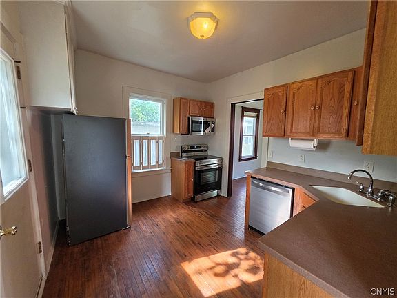 4th image of 138 Saint Mary St