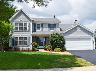 637 Paxton Pl, Carol Stream, IL 60188