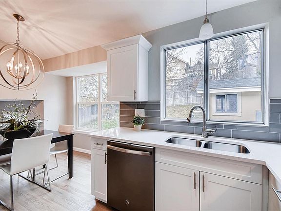 5th image of 224 W Cedar Way