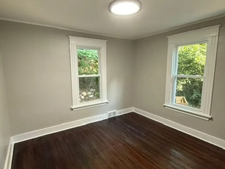 82 Bartholomew St — Photo 12