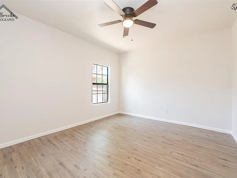 103 W Aldine St — Photo 19
