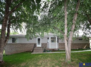 230 Benton Ct, Lincoln, NE 68521