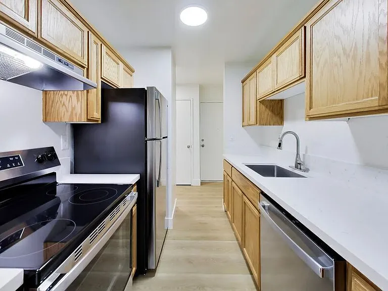 2727 Marina Boulevard — Photo 14