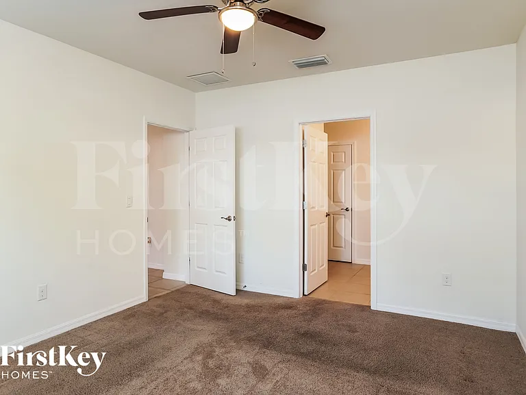 237 SE 3rd St — Photo 8