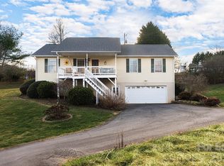 16 Kinsale Dr, Leicester, NC 28748