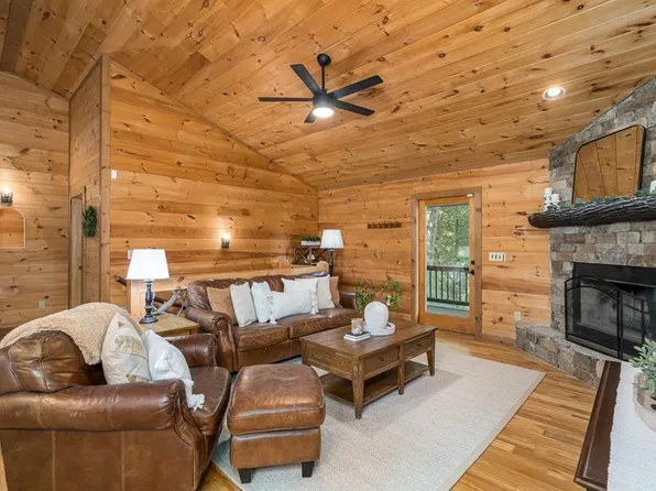 564 Weaver Creek Ln, Blue Ridge, GA 30513