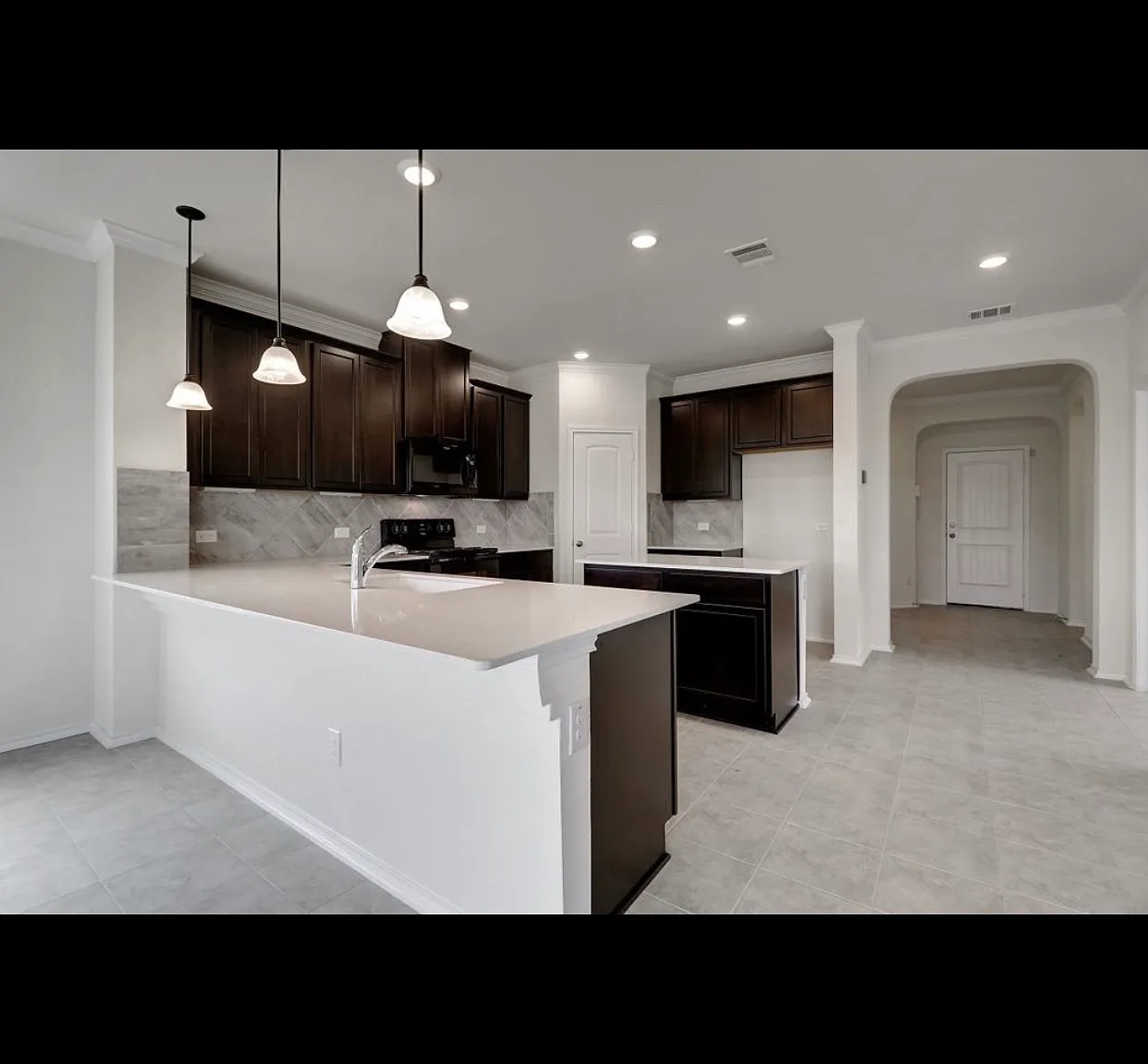 124 Rocroi Dr — Photo 4