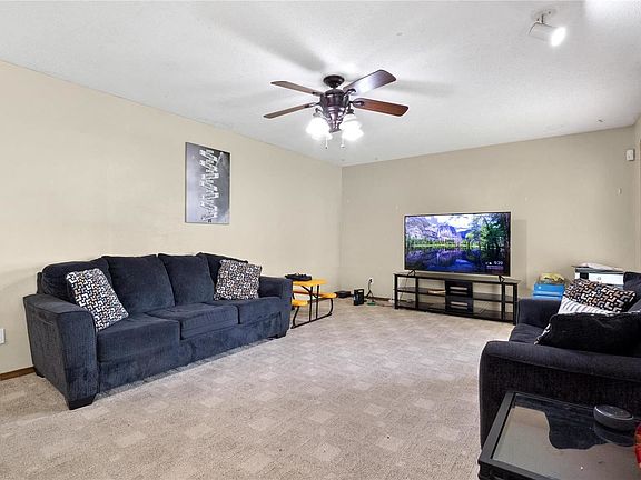 5th image of 1913 Acorn Trail Dr