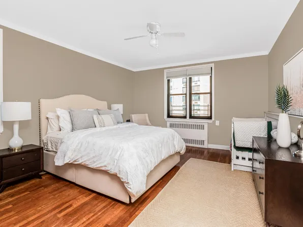 512 Kappock Street 3J image 2 of 19
