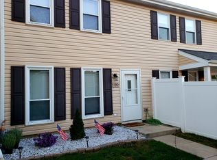 190 Rodenburg Rd, Roselle, IL 60172