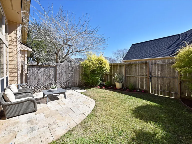 8814 Silent Willow Ln — Photo 32